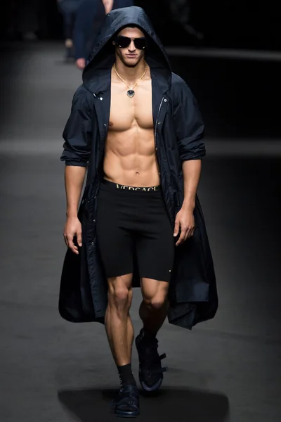 Look 28